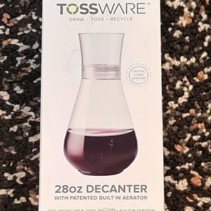 NIB 28 0z Decanter